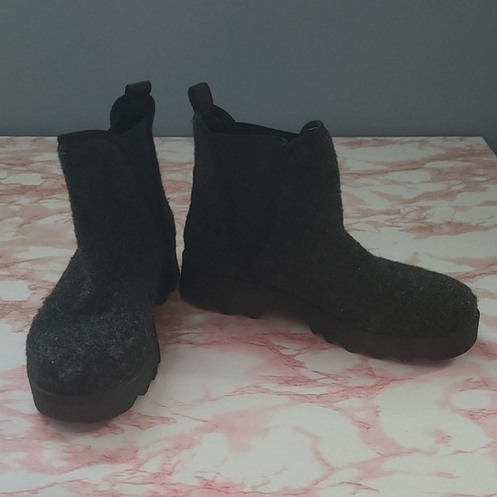 GUC Aerosoles Swallow Pull-on Gray Fabric Boots Sz 11M